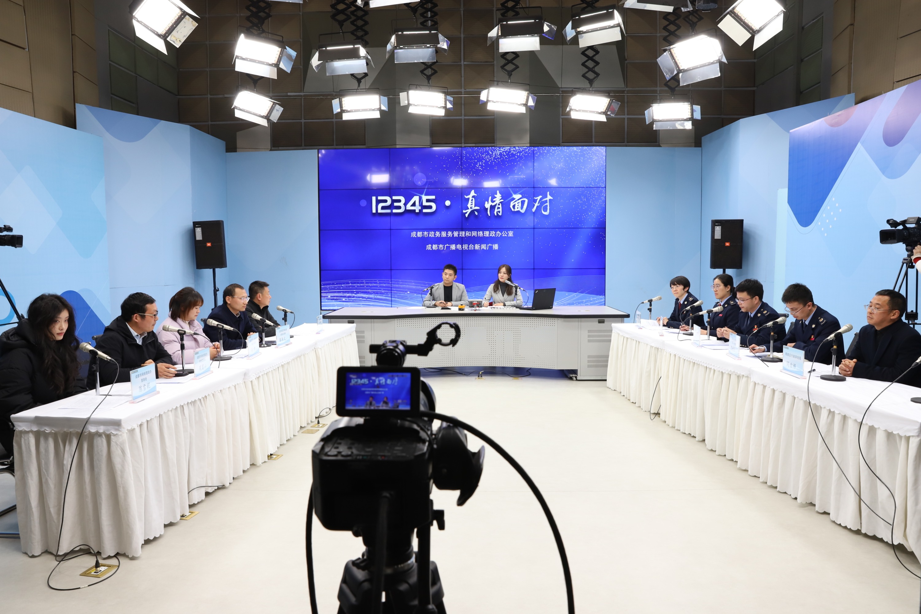 看“12345亲清在线”开启这一年！他们走进直播间